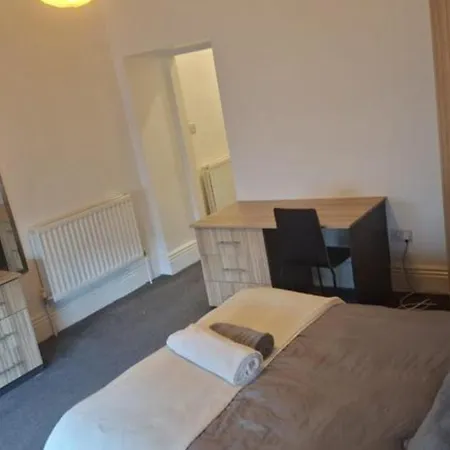 One Bedroom Flat By Brookland Serviced Short Lets With Free Wifi شقة ليدز